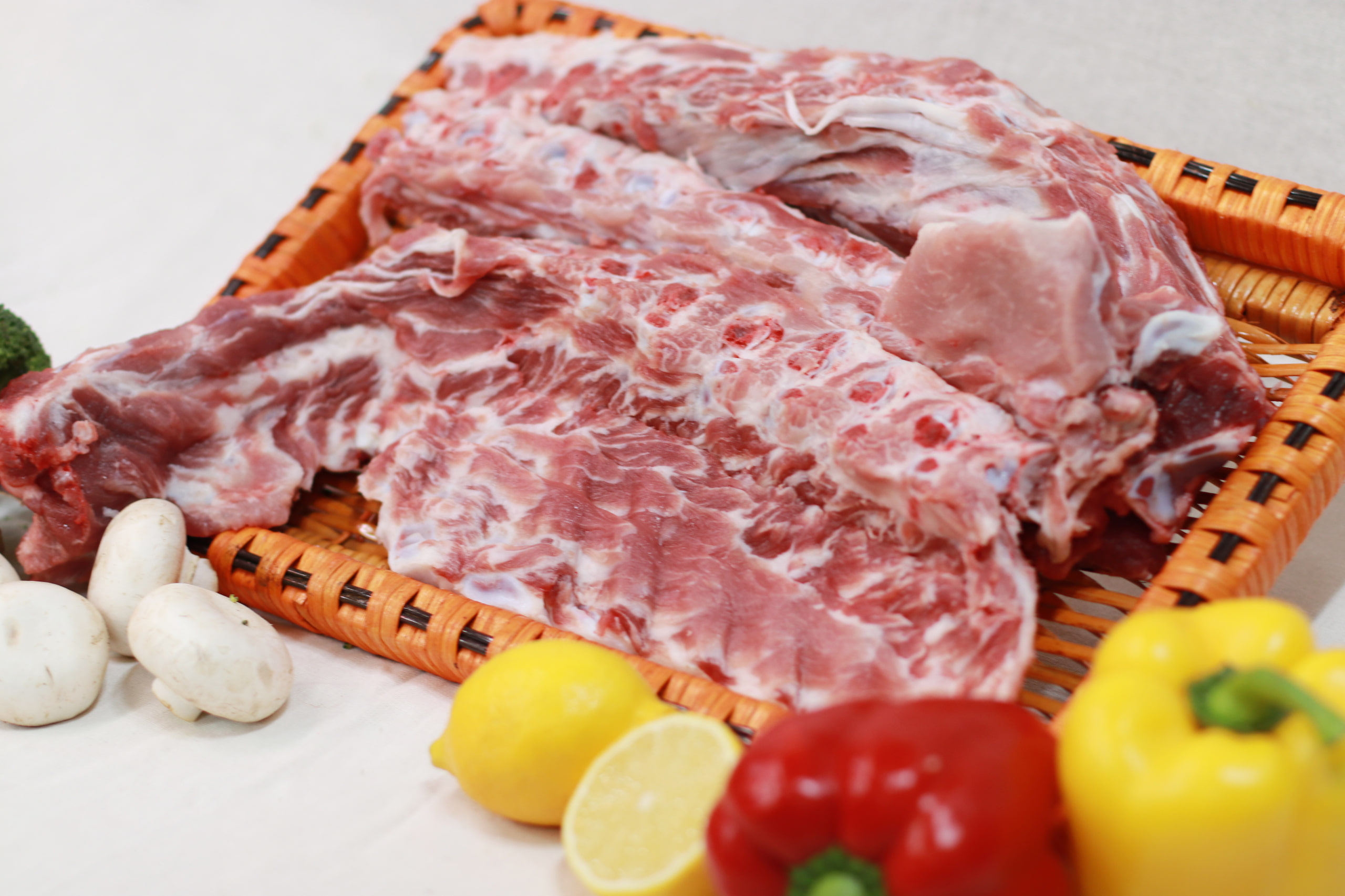 (세절소매상품)고기가 많이 붙은 국내산 돼지고기 등뼈 1kg